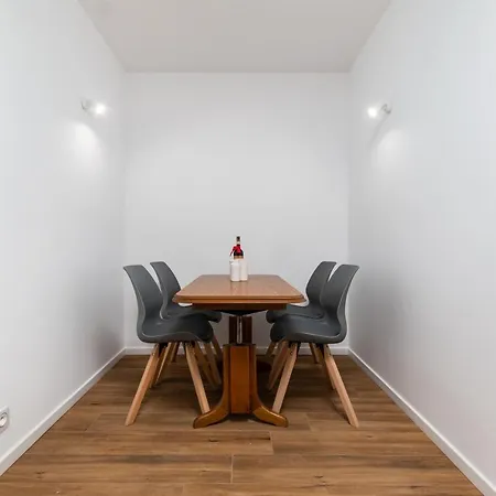 Tamka 1a By Homeprime Apartment